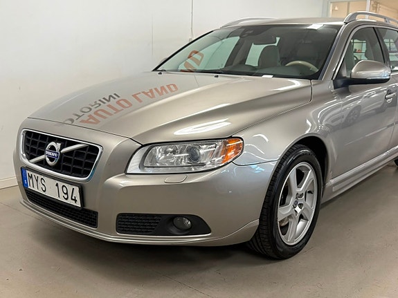 Volvo V70 2 of 27