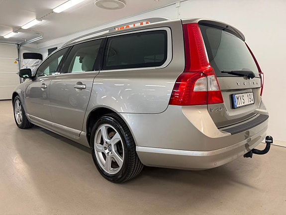 Volvo V70 5 of 27