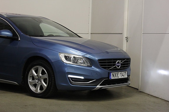 Volvo V60 2 of 22