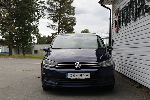 Volkswagen Touran 3 of 5