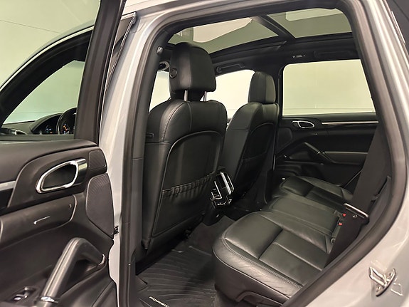 Porsche Cayenne 28 of 30