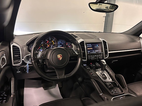 Porsche Cayenne 24 of 30