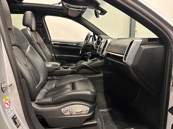 Porsche Cayenne 7 of 30