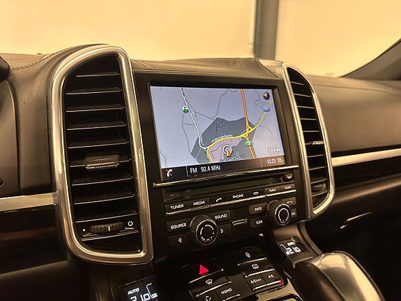 Porsche Cayenne 14 of 30
