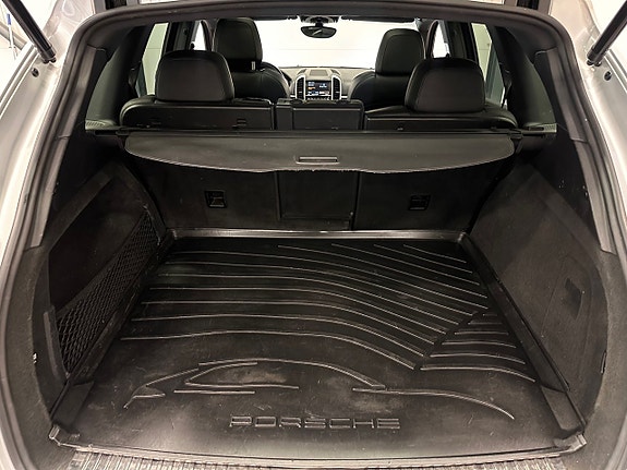 Porsche Cayenne 29 of 30