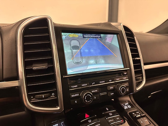 Porsche Cayenne 15 of 30