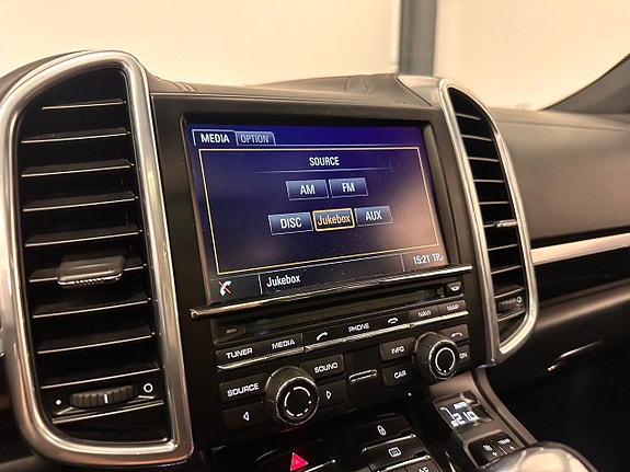 Porsche Cayenne 13 of 30