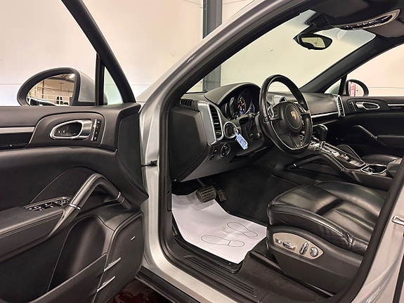 Porsche Cayenne 23 of 30