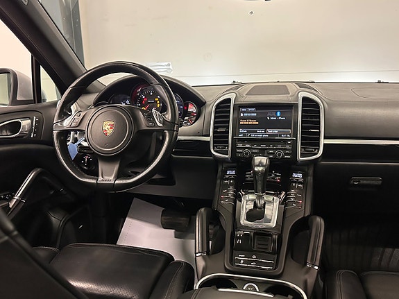 Porsche Cayenne 25 of 30