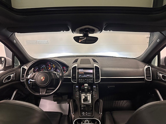 Porsche Cayenne 26 of 30