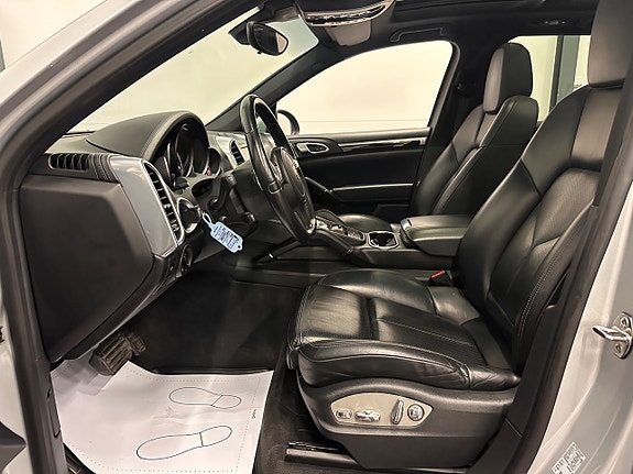 Porsche Cayenne 22 of 30