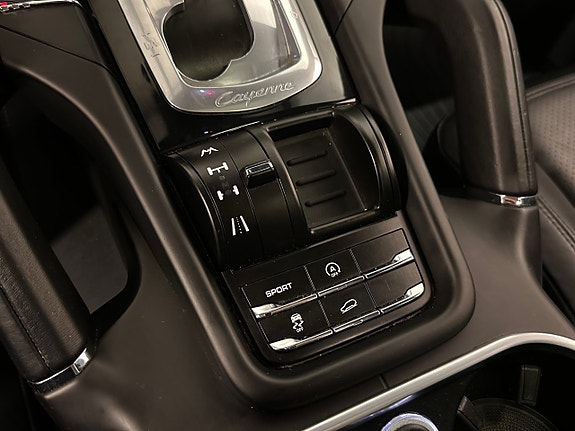 Porsche Cayenne 18 of 30