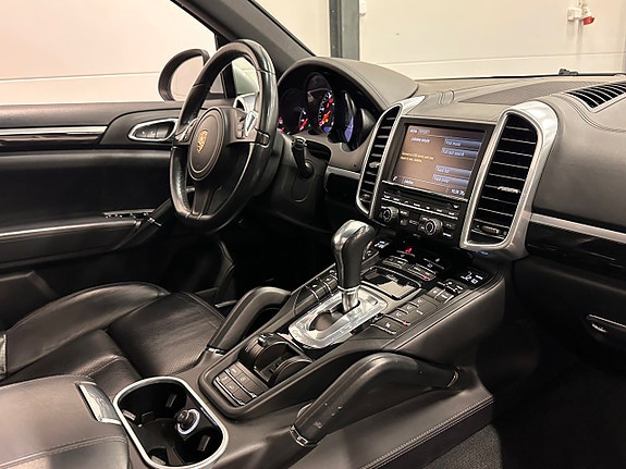 Porsche Cayenne 8 of 30