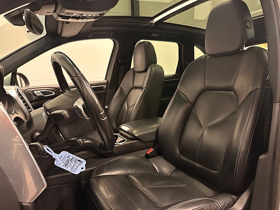 Porsche Cayenne 21 of 30