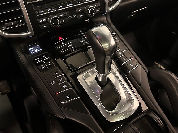 Porsche Cayenne 17 of 30