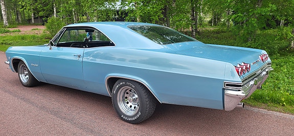 Chevrolet Impala 2 of 5