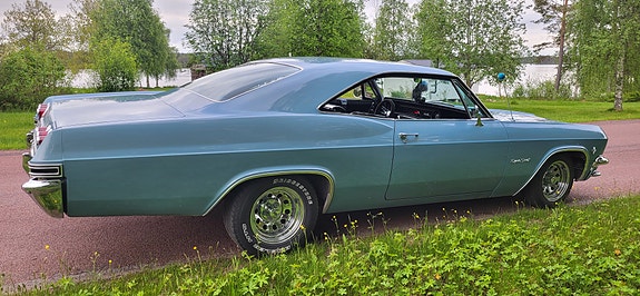 Chevrolet Impala 3 of 5