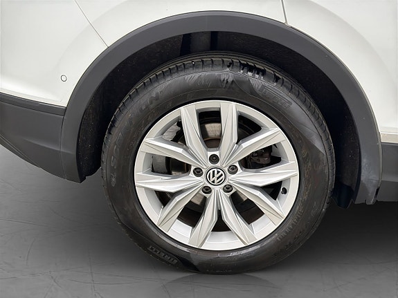 Volkswagen Tiguan 30 of 30