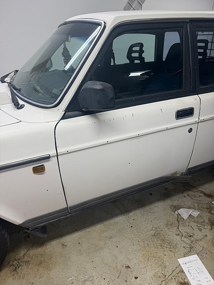 Volvo 240 2 of 5