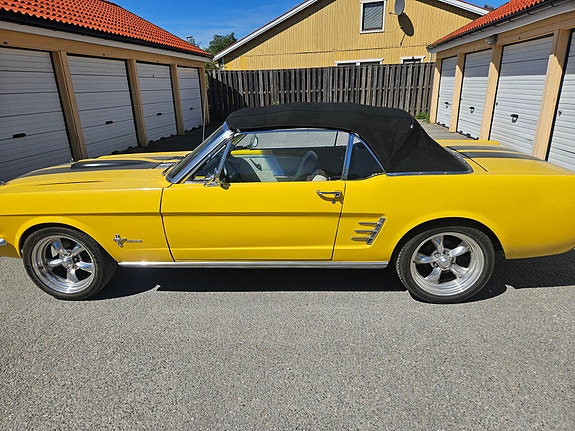 Ford Mustang 6 of 6