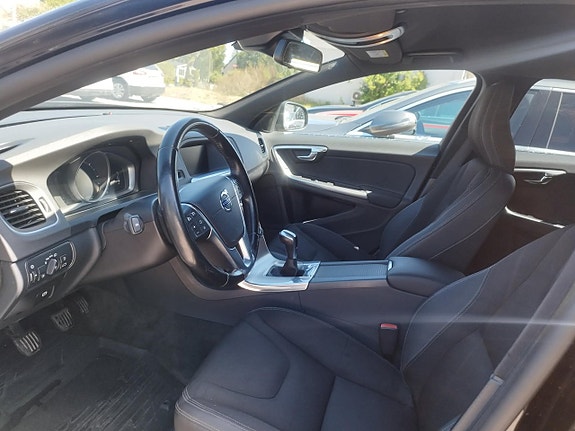 Volvo V60 3 of 3