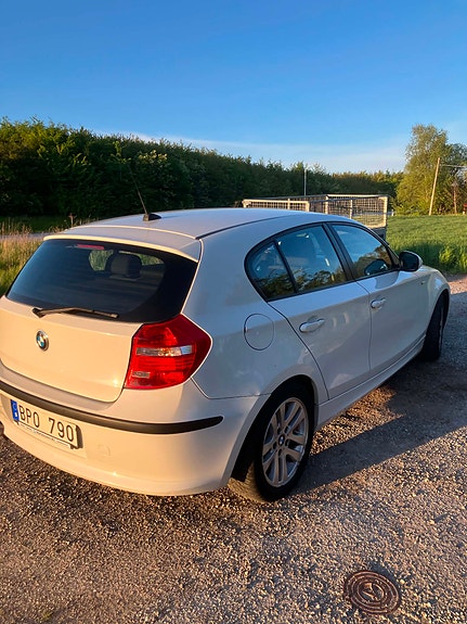 BMW 116i 3 of 5