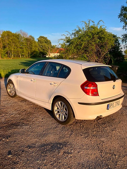 BMW 116i 4 of 5