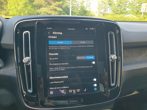 Volvo XC40 27 of 30