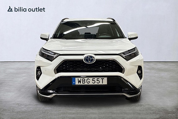 Toyota RAV4 Plug-in Hybrid 3 of 5