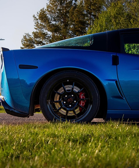 Chevrolet Corvette 4 of 5