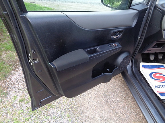 Toyota Yaris 24 of 30