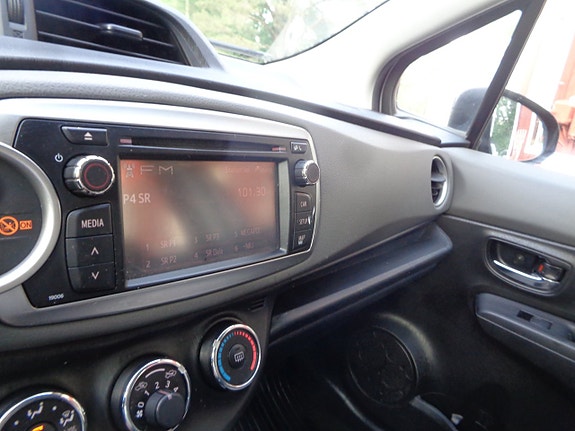 Toyota Yaris 17 of 30