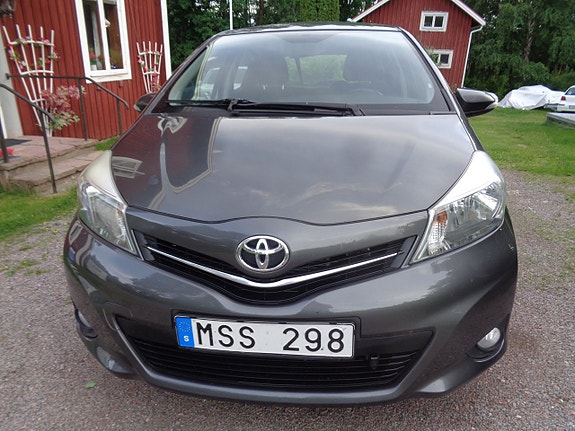 Toyota Yaris 4 of 5