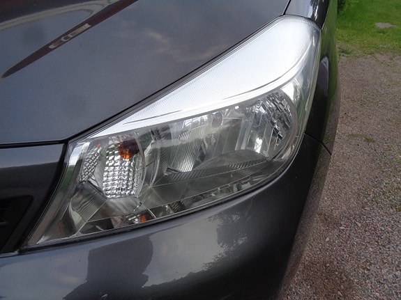 Toyota Yaris 8 of 30