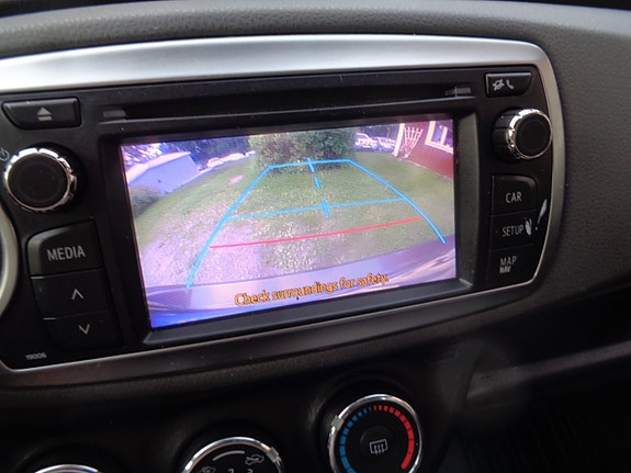 Toyota Yaris 10 of 30