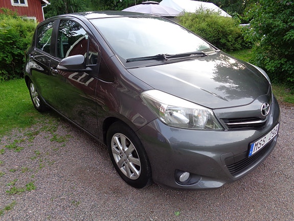 Toyota Yaris 2 of 5
