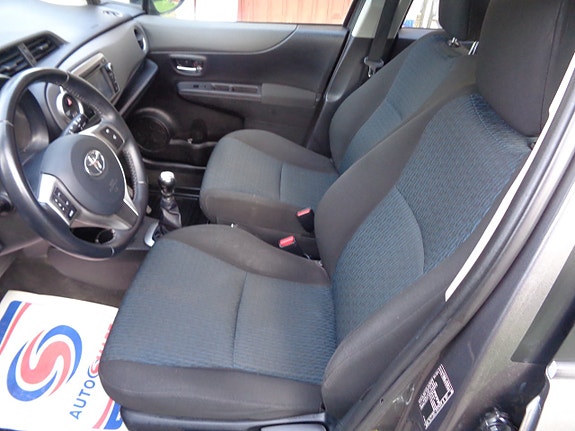 Toyota Yaris 18 of 30