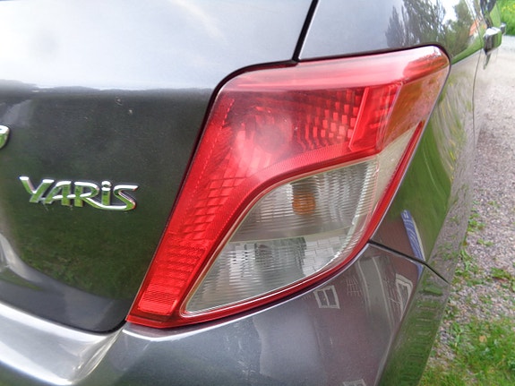 Toyota Yaris 30 of 30