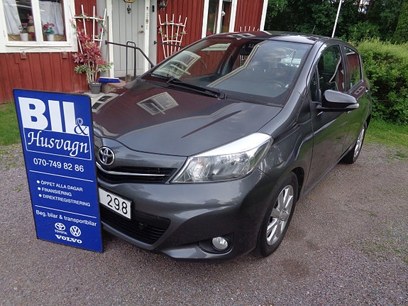 Toyota Yaris 3 of 5