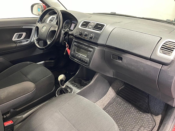 Skoda Fabia 2 of 14