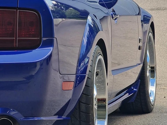 Ford Mustang 4 of 5