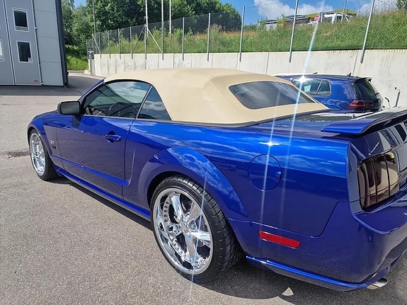 Ford Mustang 3 of 5