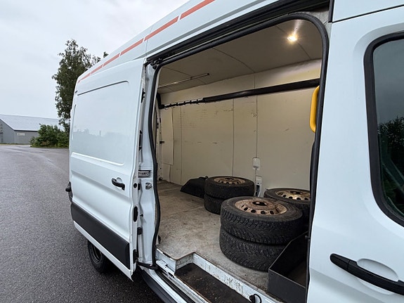 Ford Transit 10 of 21