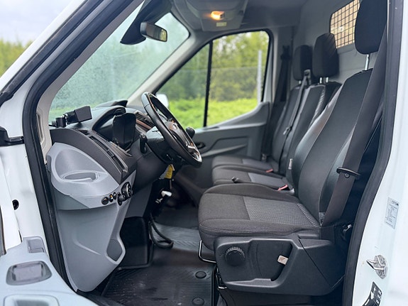 Ford Transit 13 of 21