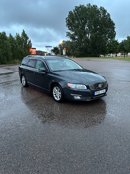 Volvo V70 2 of 5