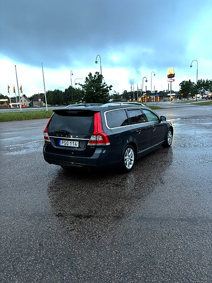 Volvo V70 4 of 5