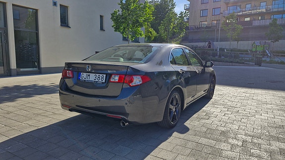 Honda Accord 3 of 8