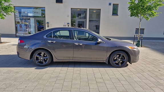 Honda Accord 2 of 8