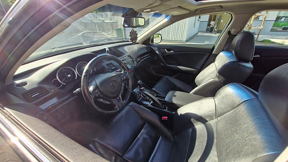 Honda Accord 8 of 8