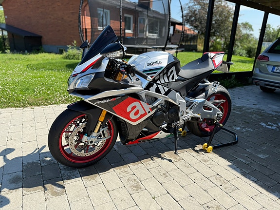 Aprilia RSV4 1000 RF 3 of 5